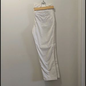White Old Navy cropped pants